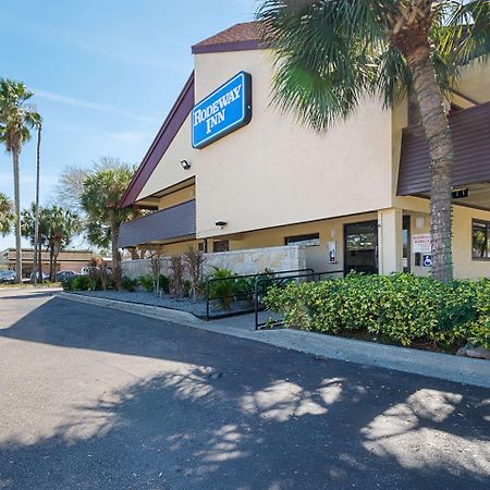 Bay Inn On Busch Tampa Bagian luar foto
