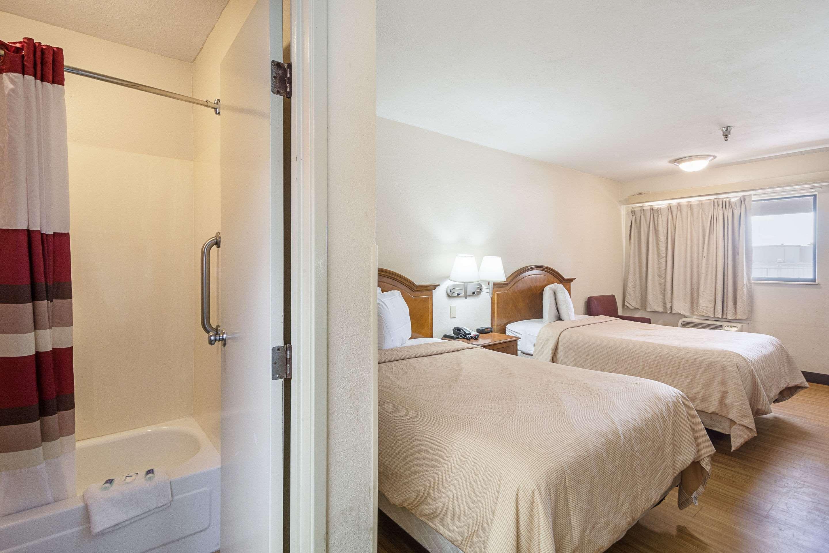 Bay Inn On Busch Tampa Bagian luar foto