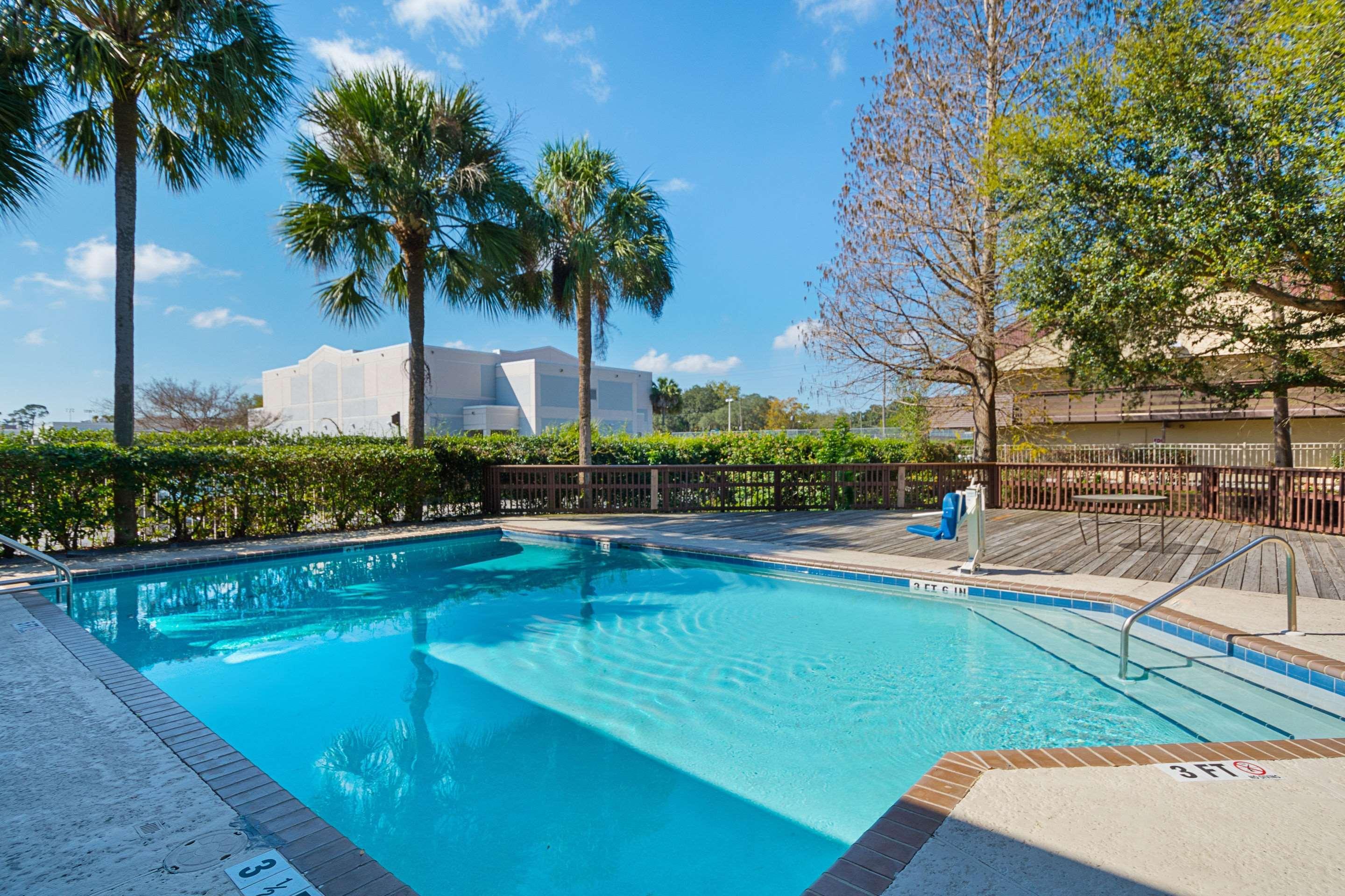 Bay Inn On Busch Tampa Bagian luar foto
