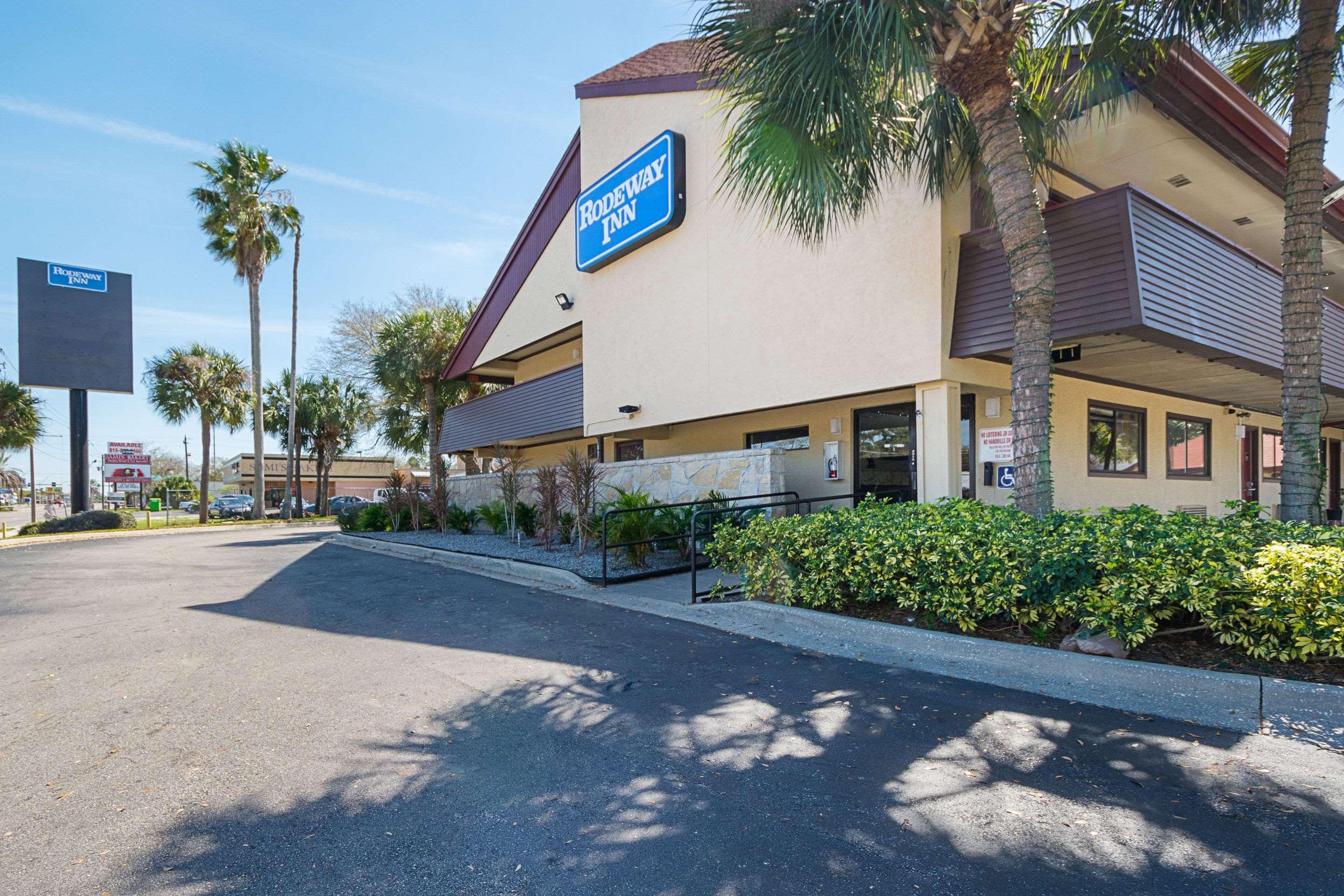 Bay Inn On Busch Tampa Bagian luar foto