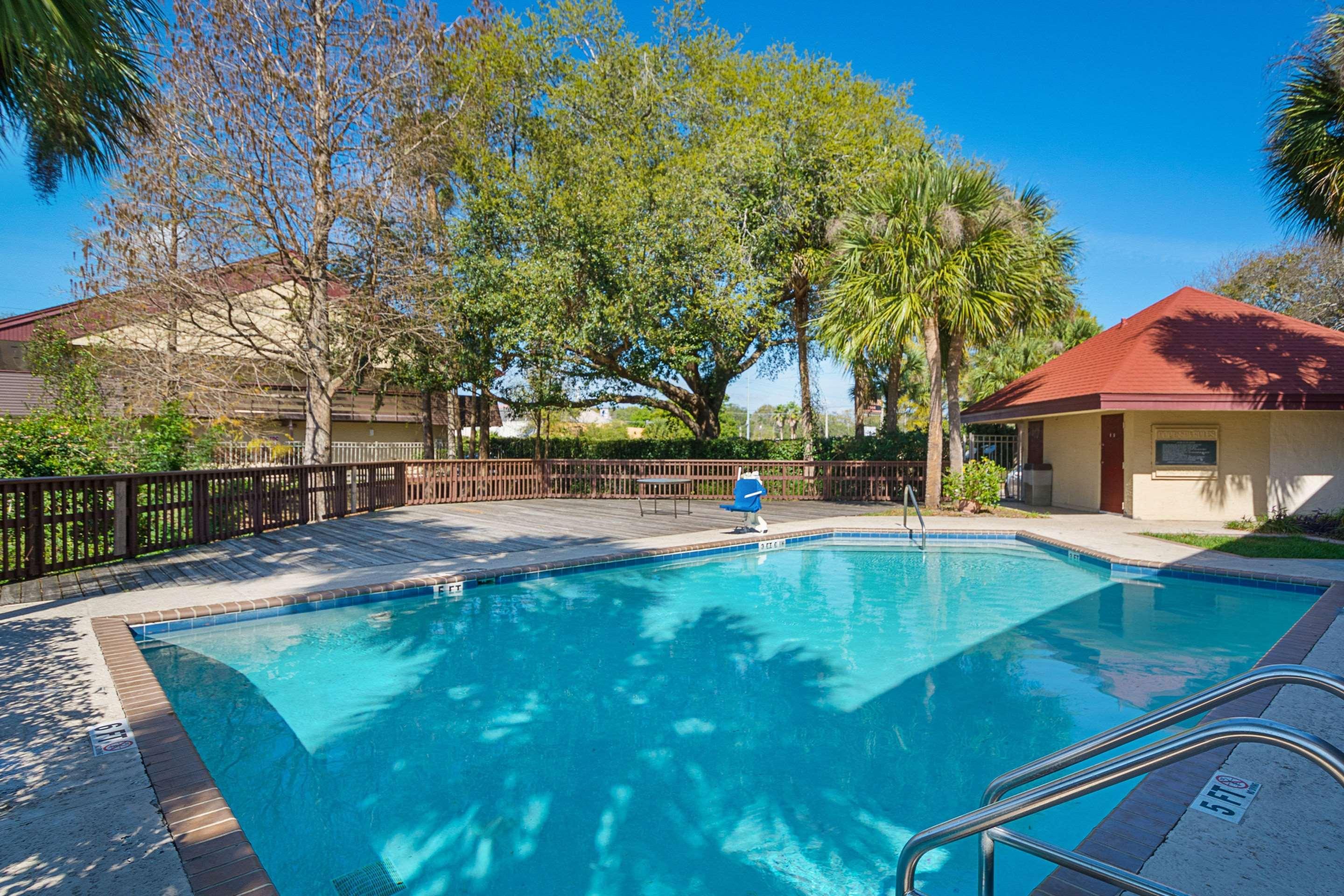 Bay Inn On Busch Tampa Bagian luar foto