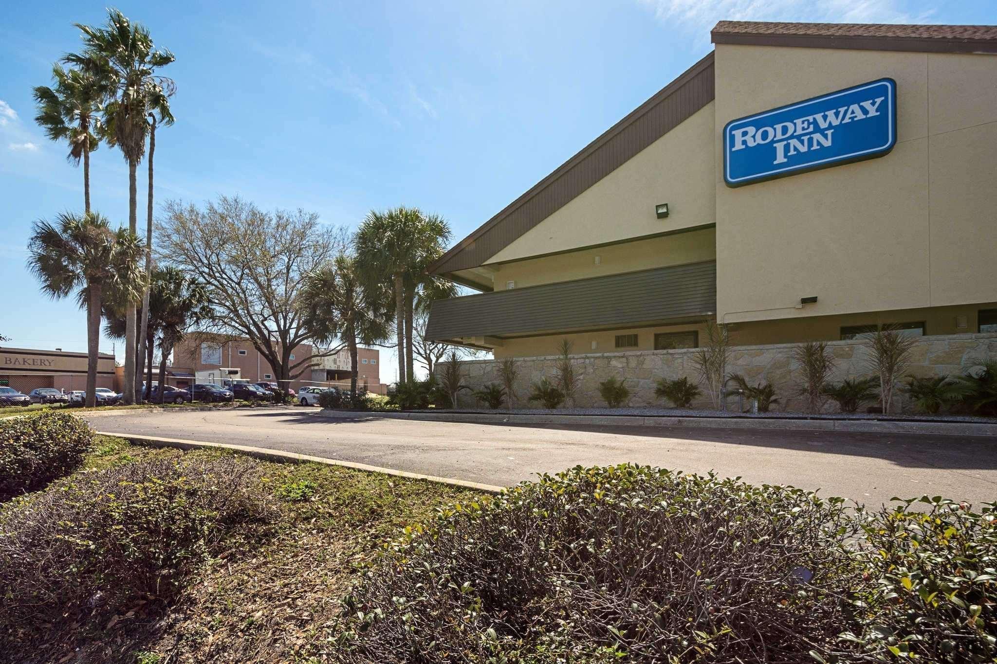 Bay Inn On Busch Tampa Bagian luar foto