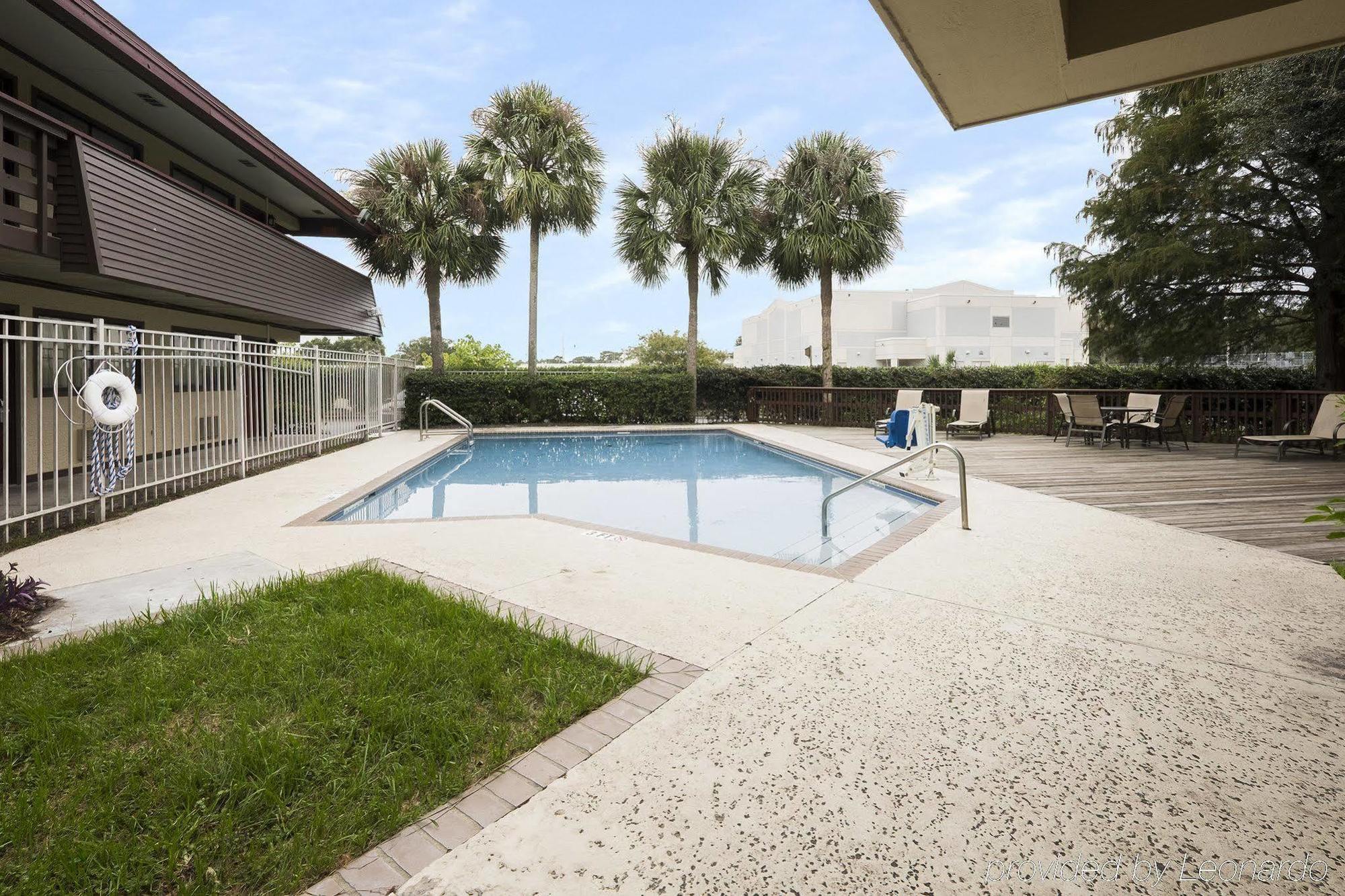 Bay Inn On Busch Tampa Bagian luar foto